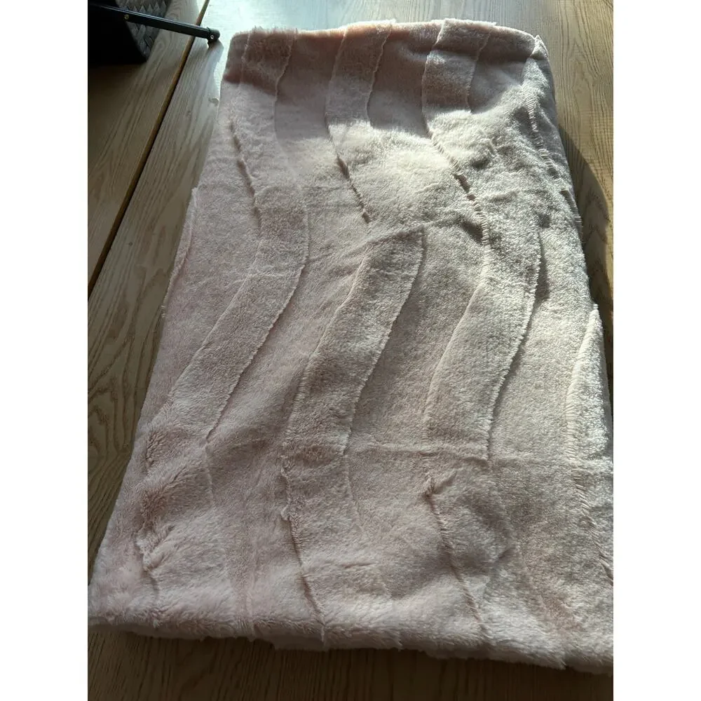 New Pillowfort Plush Minky Fleece Throw Blanket Light Pink size 50”x60”